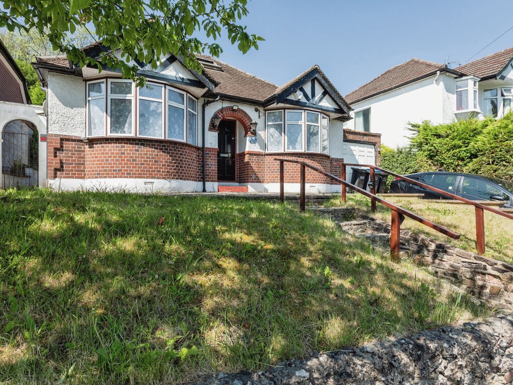 3 bed detached bungalow for sale in Valley Road, Kenley CR8, £550,000