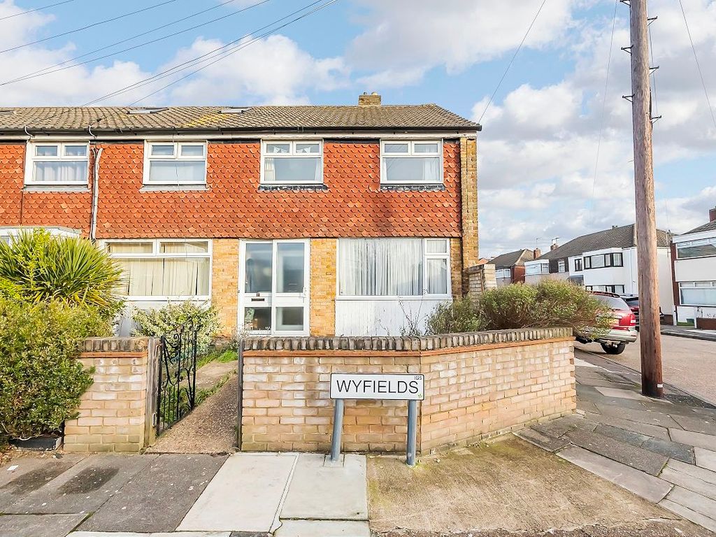 3 bed end terrace house for sale in Wyfields, Clayhall IG5, £430,000
