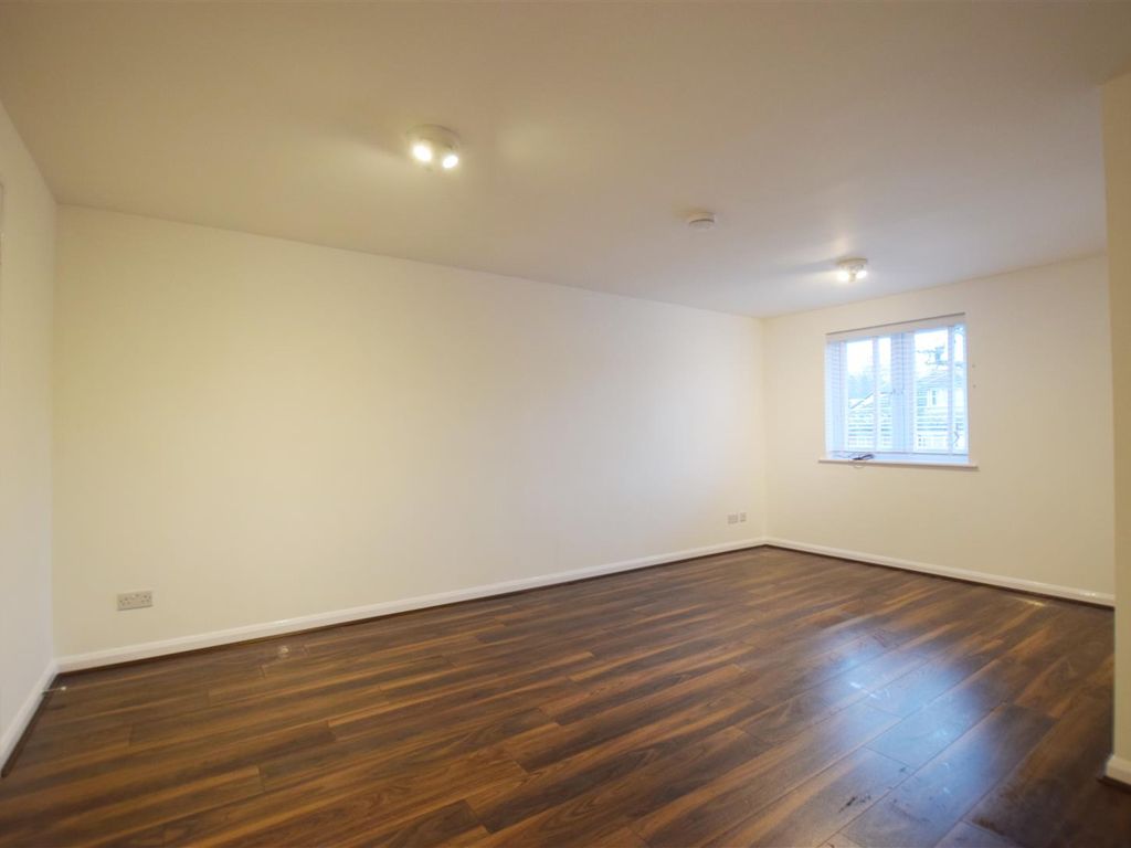 1 bed flat to rent in Seton Court, Alwyn Gardens, Hendon, London NW4