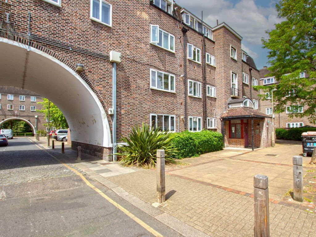 3 bed flat to rent in St. John's Drive, London SW18 Zoopla