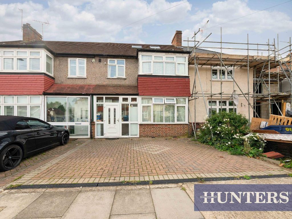 4 bed terraced house for sale in Amberwood Rise, New Malden KT3, £