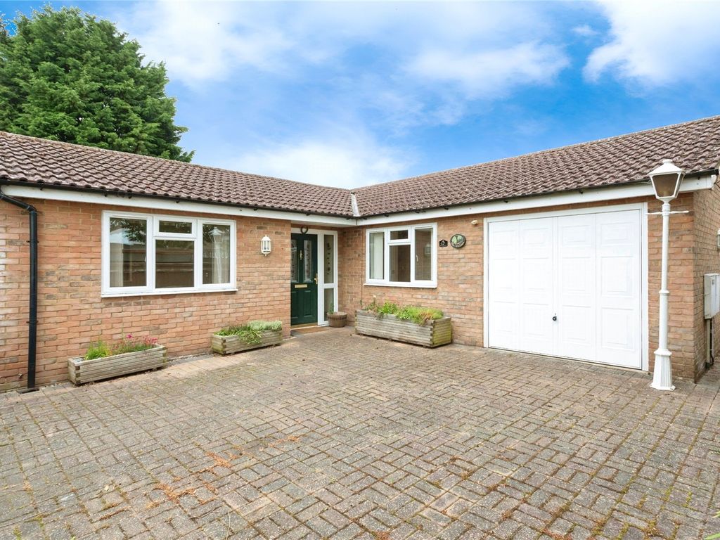 3 bed bungalow for sale in Stour Close, Bletchley, Milton Keynes