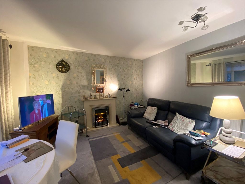 2 bed flat to rent in Abbey Park, Beckenham BR3 Zoopla