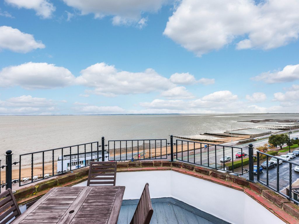 2 bed flat for sale in The Leas, WestcliffOnSea SS0 Zoopla