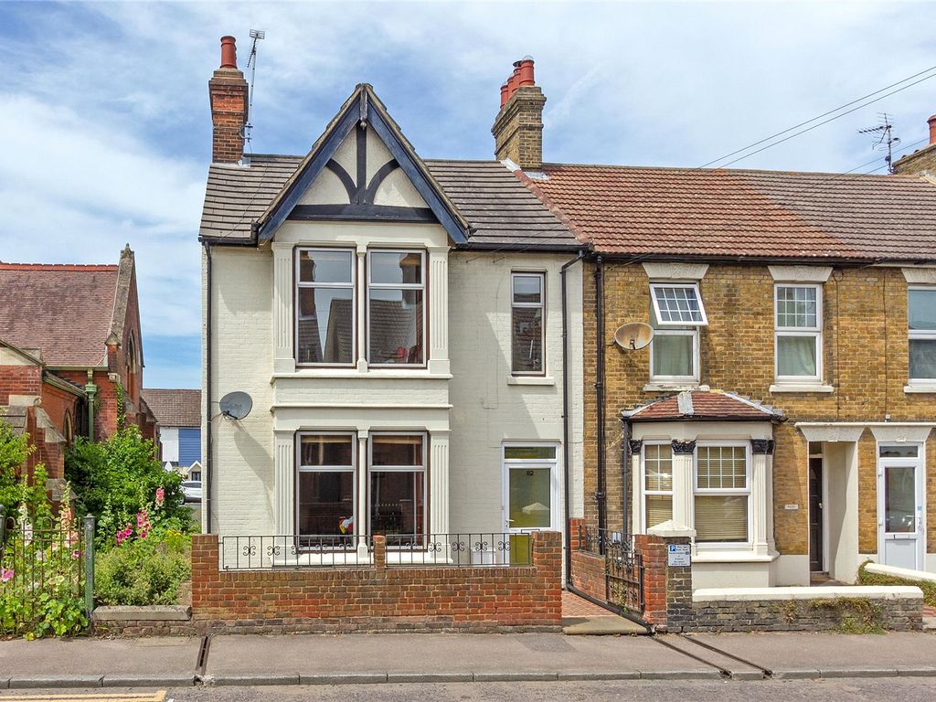 4 bed end terrace house for sale in Park Road, Sittingbourne, Kent ME10