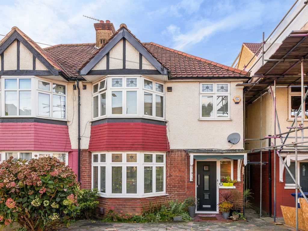 3 bed semidetached house for sale in St. Margarets Avenue, London N20