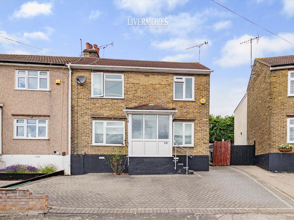 3 bed semidetached house for sale in Green Walk, Crayford, Kent. DA1