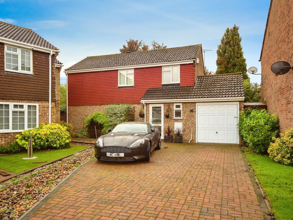 4 bed detached house for sale in Merton Close, Chatham ME5, £475,000