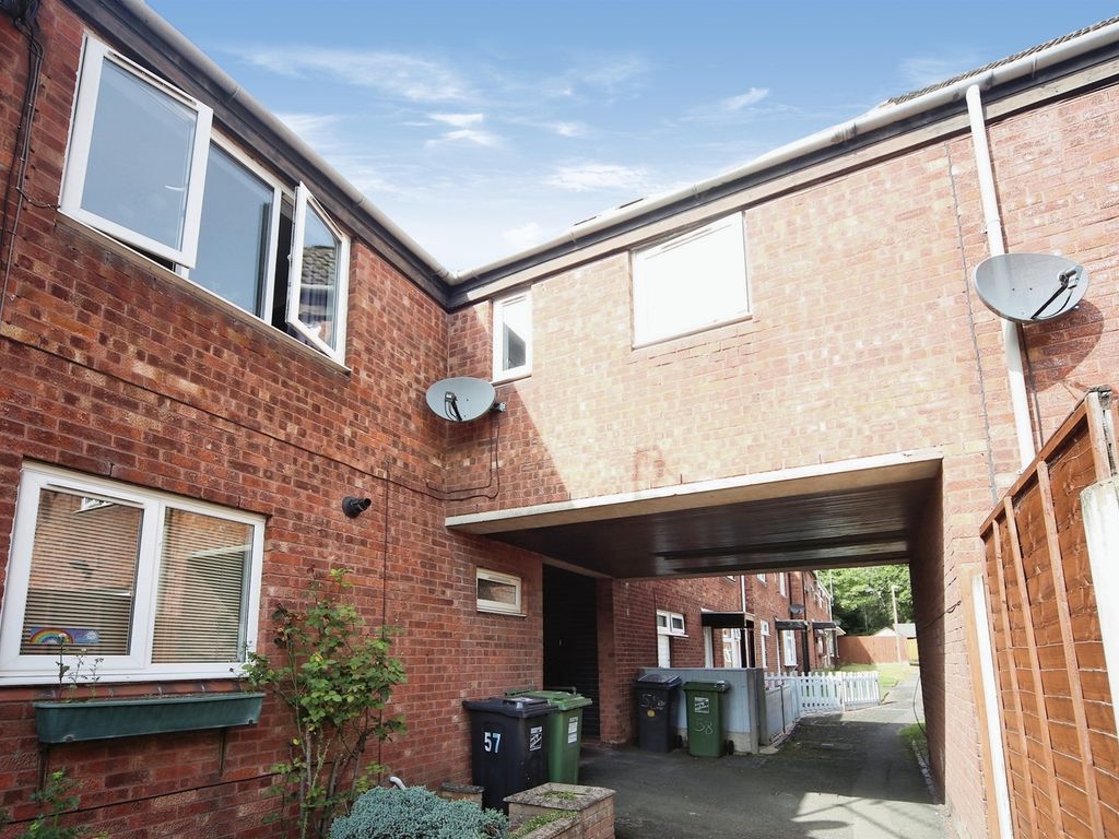 1 bed flat for sale in Heronfield Close, Redditch B98, £100,000 Zoopla