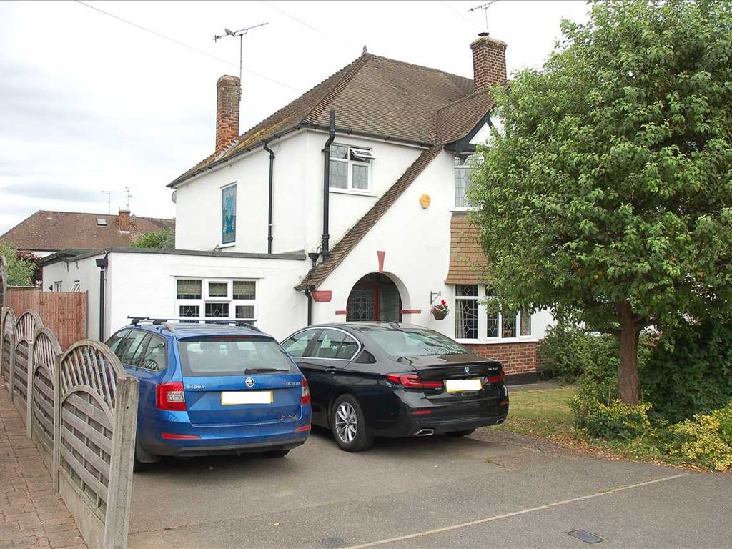 3 bed semidetached house for sale in Sunningdale Road, Chelmsford CM1