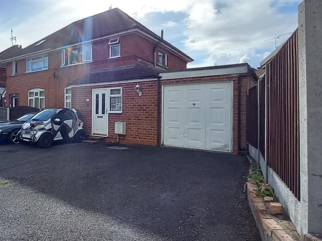 3 bed semidetached house for sale in Gilmour Crescent, Worcester WR3