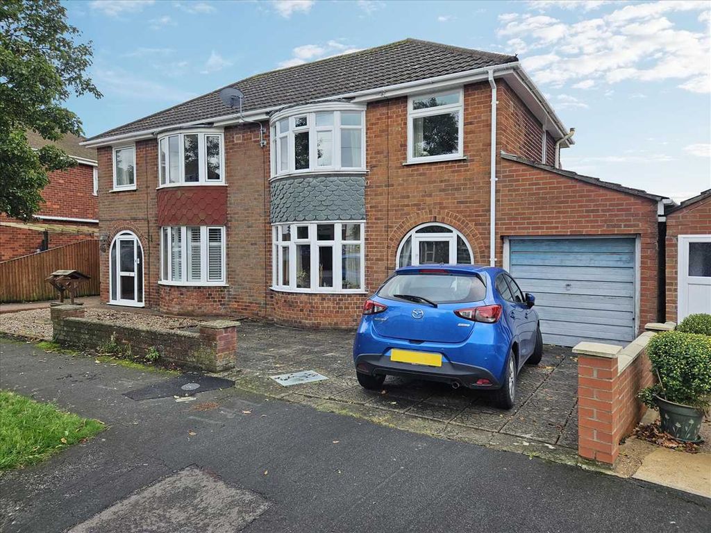 3 bed semidetached house for sale in North Parade, Sleaford NG34, £