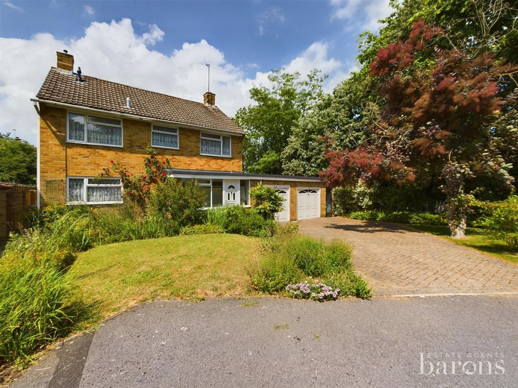 4 bed detached house for sale in Poynings Crescent, Basingstoke RG21, £