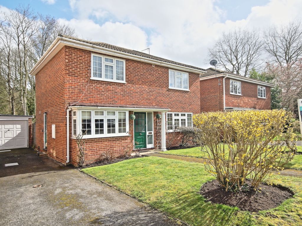 4 bed detached house for sale in Brunswick Drive, Brookwood, Woking