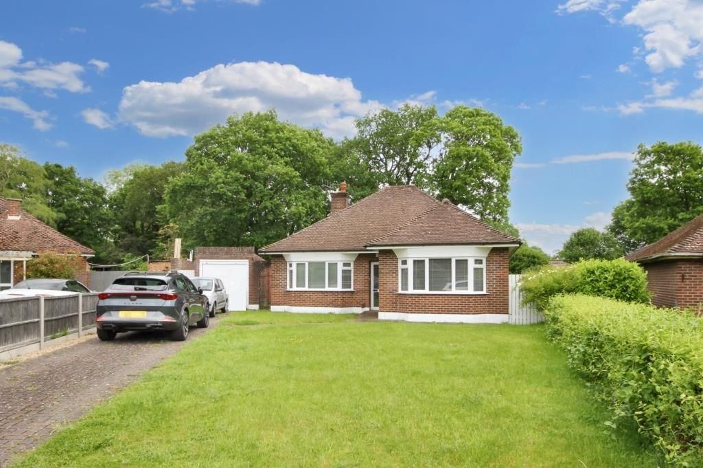 3 bed detached bungalow for sale in Westfield Drive, Great Bookham KT23, £655,000 Zoopla