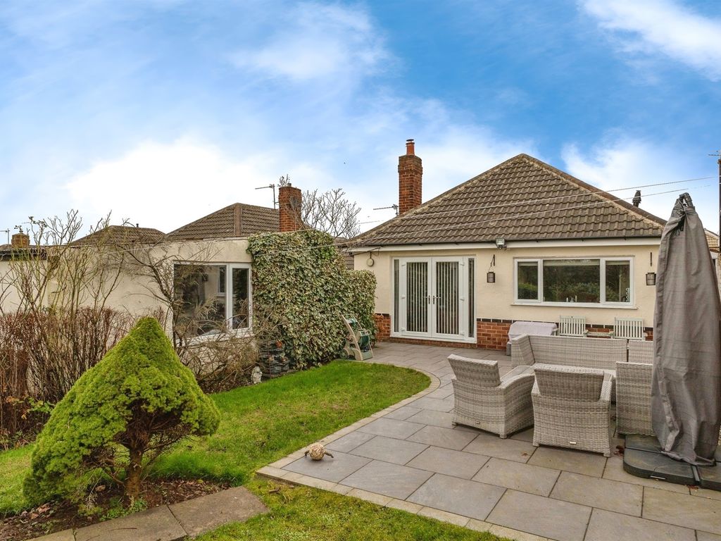 3 bed detached bungalow for sale in Longbank Road, Ormesby