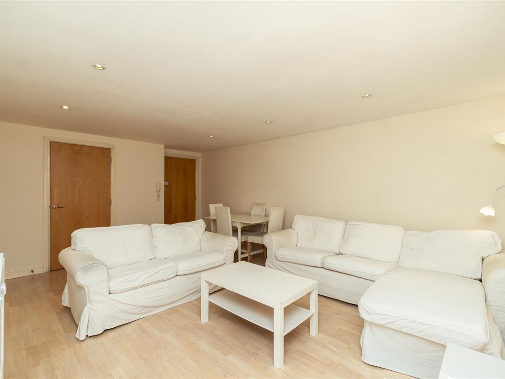 2 bed flat to rent in John Repton Gardens, Brentry, Bristol BS10, £
