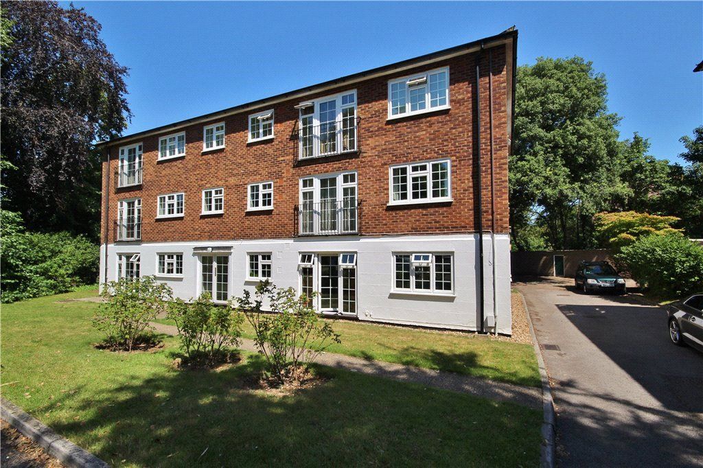 2 bed flat for sale in Lower Edgeborough Road, Guildford, Surrey GU1
