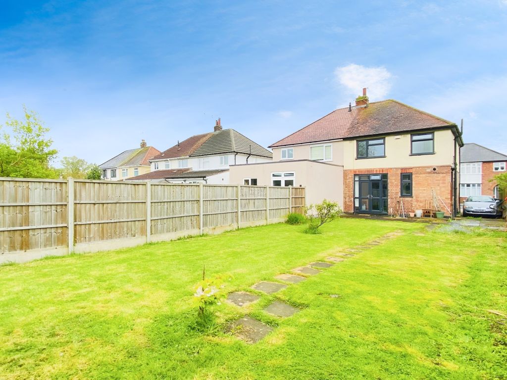 3 bed semidetached house for sale in Kings Walk, Leicester Forest East