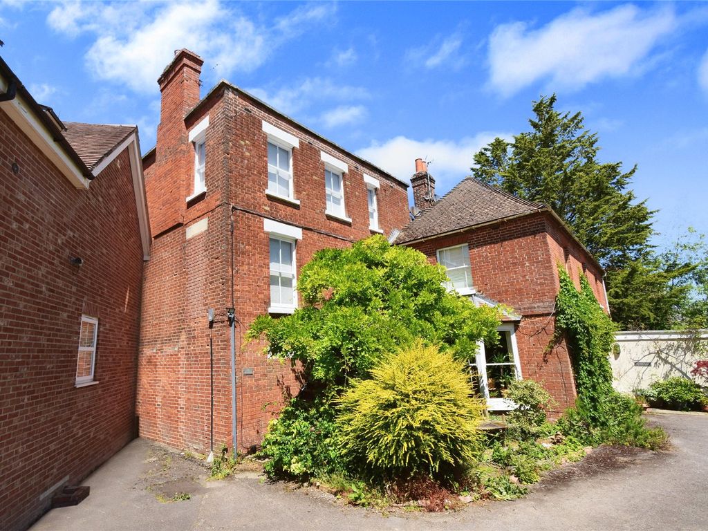1 bed flat to rent in Old Mill House, West Mills, Newbury, Berkshire