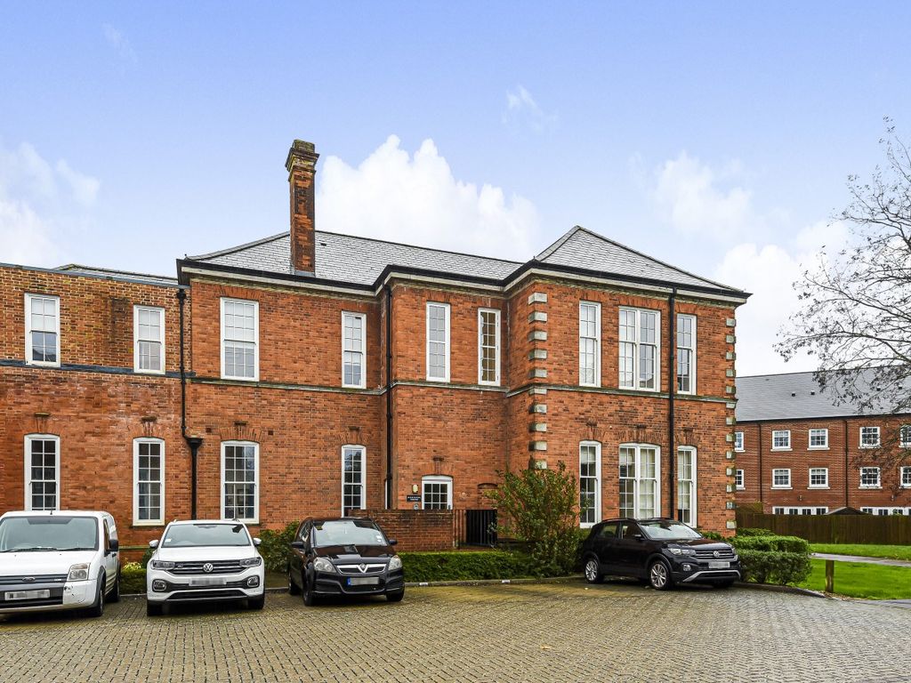 2 bed flat for sale in Longley Road, Chichester PO19, £285,000 Zoopla