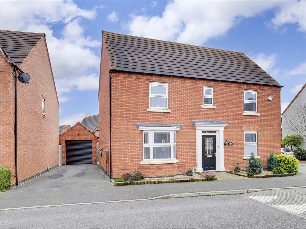 4 bed detached house for sale in Senator Close, Hucknall