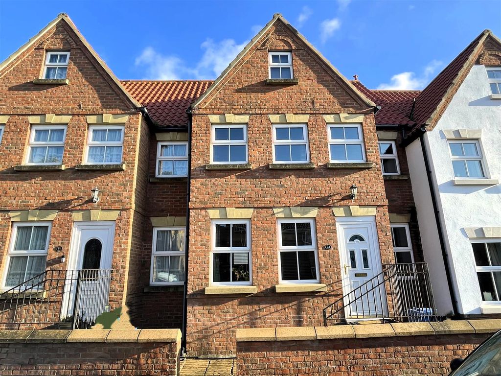 3 bed property for sale in Springfield, Scarborough YO11, £250,000 Zoopla