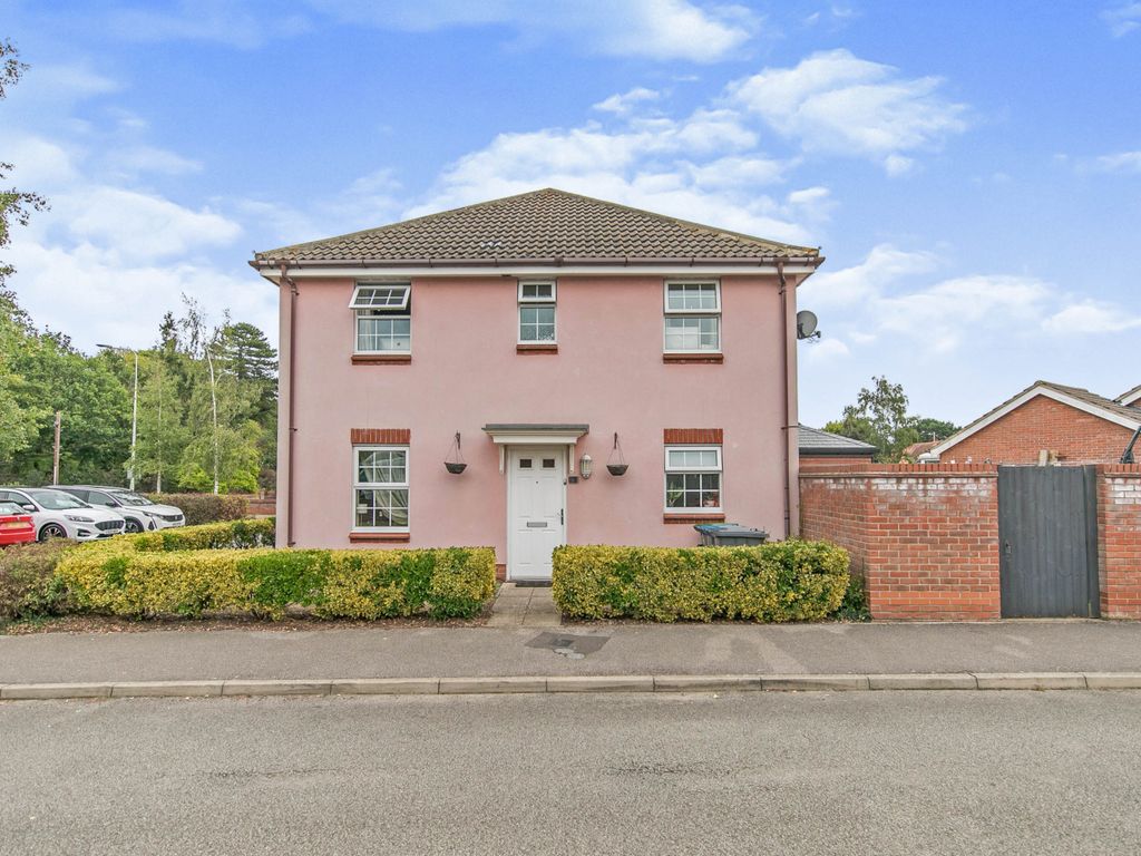 3 bed semidetached house for sale in Wards View, Kesgrave, Ipswich IP5