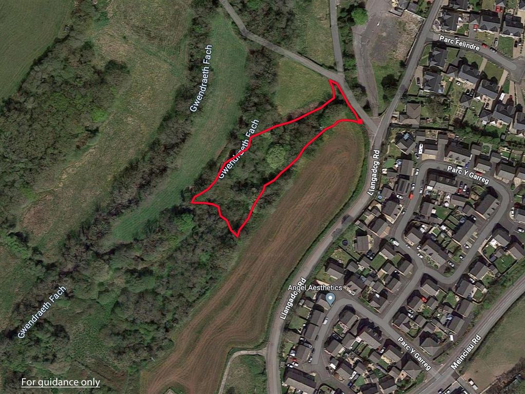 Land for sale in Llangadog Road, Mynnyddygarreg, Kidwelly SA17, £5,000