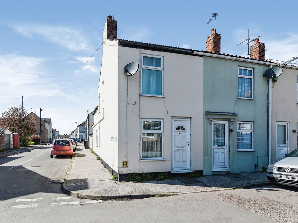 2 bed end terrace house for sale in Park Road, Lowestoft NR32 Zoopla