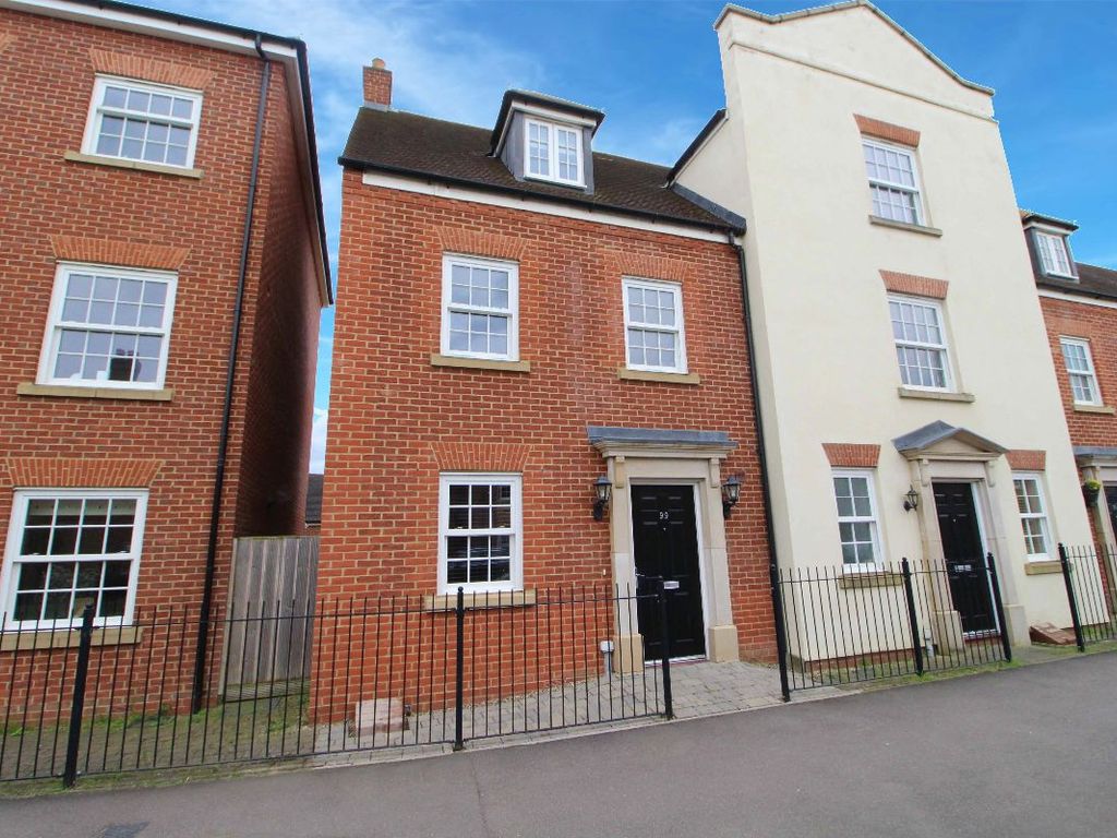 4 bed town house to rent in Greenkeepers Road, Great Denham, Bedford MK40 Zoopla