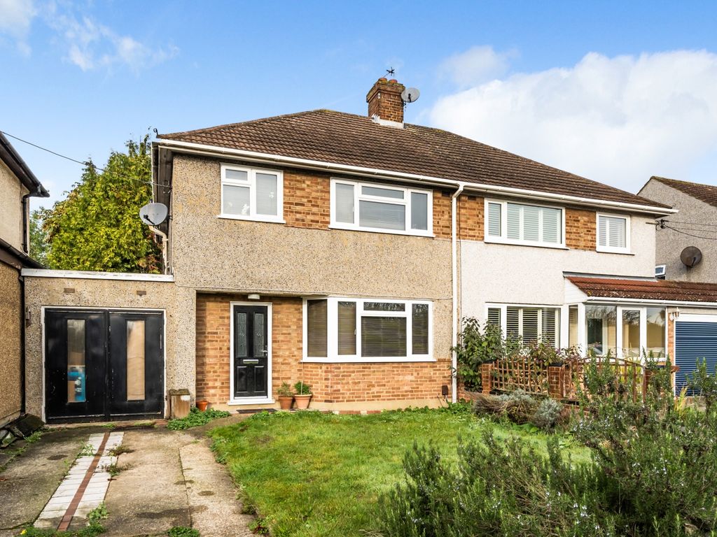 3 bed semidetached house for sale in Downsview Close, Swanley BR8, £