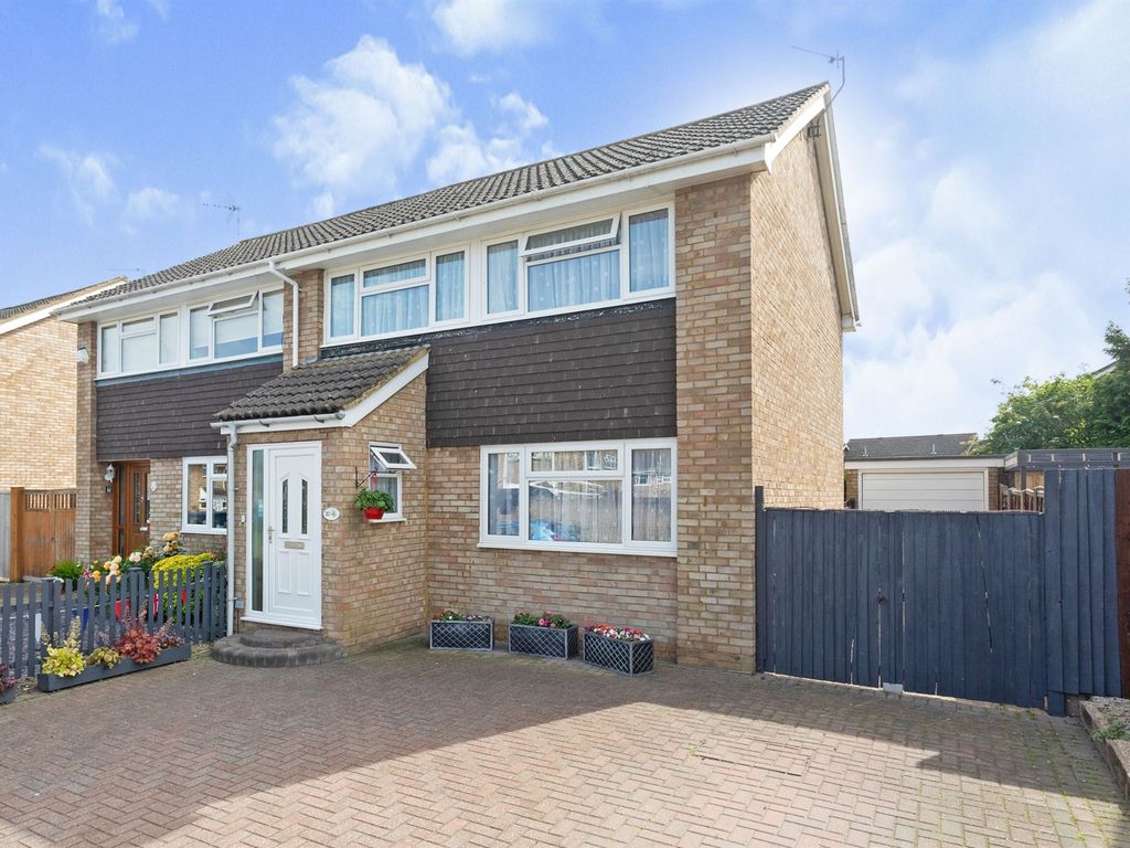 3 bed semidetached house for sale in Tennyson Drive, Newport Pagnell