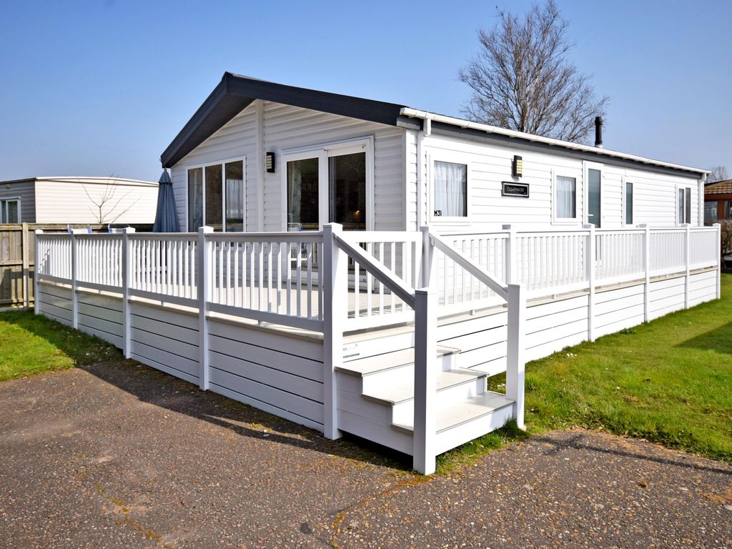 2 bed mobile/park home for sale in London Road, Kessingland, Lowestoft
