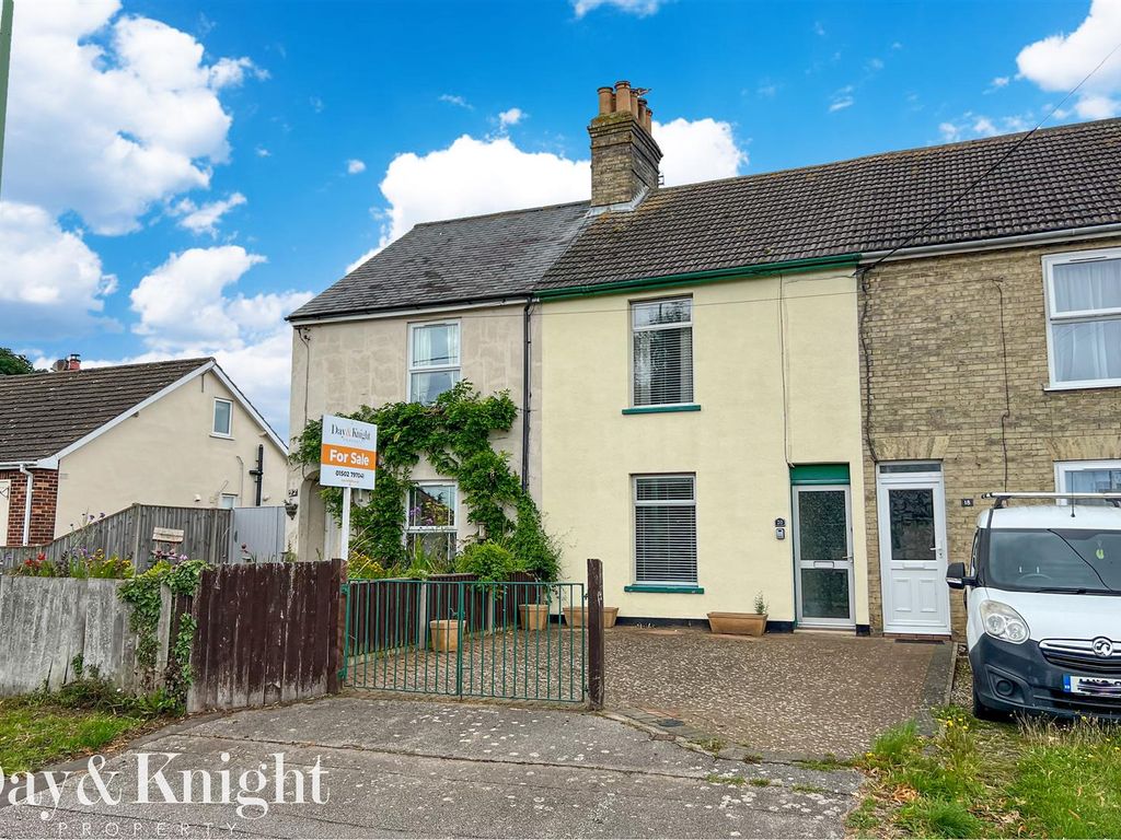 2 bed terraced house for sale in The Street, Carlton Colville