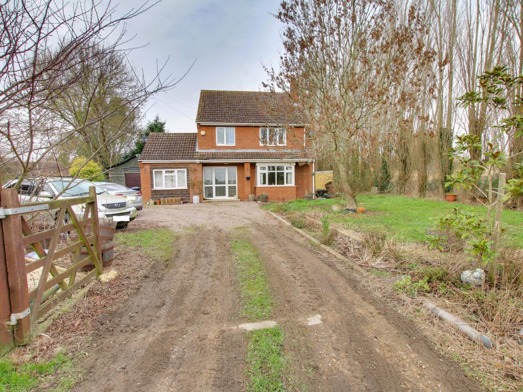 5 bed detached house for sale in March Road, Rings End PE13, £365,000