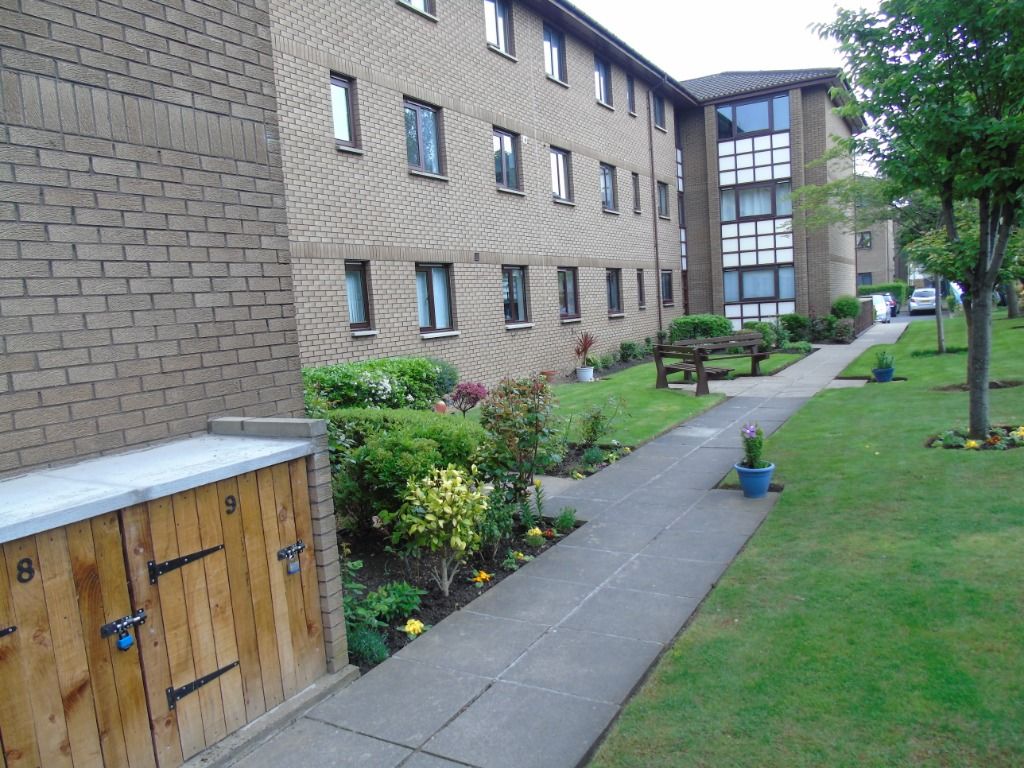 3 bed flat to rent in Allanfield, Leith, Edinburgh EH7, £1,345 pcm Zoopla
