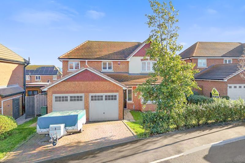 4 bed property for sale in Lawday Avenue, Eastchurch ME12, £500,000