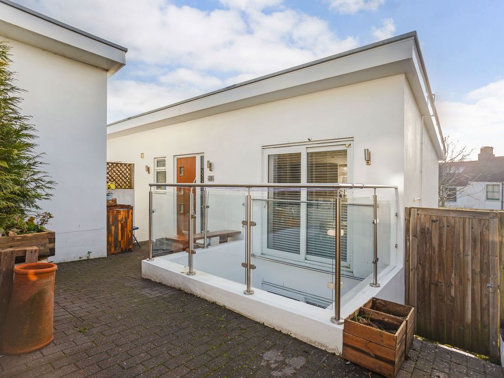 3 bed detached house for sale in Ashdown Road, Brighton BN2, £600,000