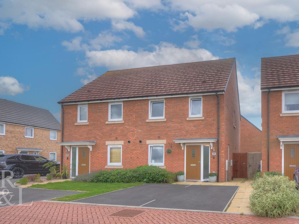 3 bed semidetached house for sale in Woodpecker Close, West Bridgford