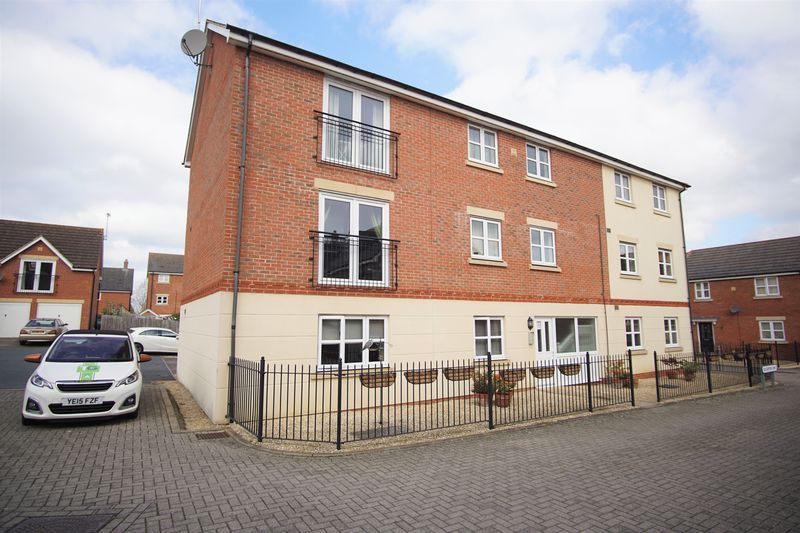 2 bed flat to rent in Boughton Way, Gloucester GL4 Zoopla