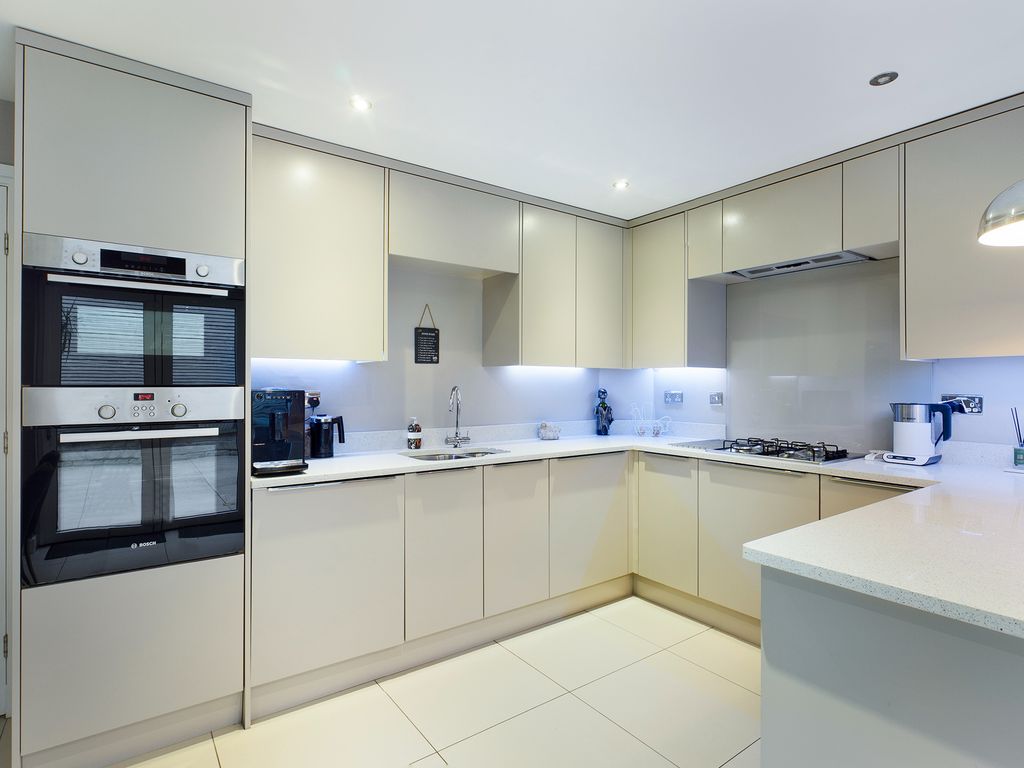 4 bed terraced house for sale in Stainland Road, Greetland, Halifax HX4