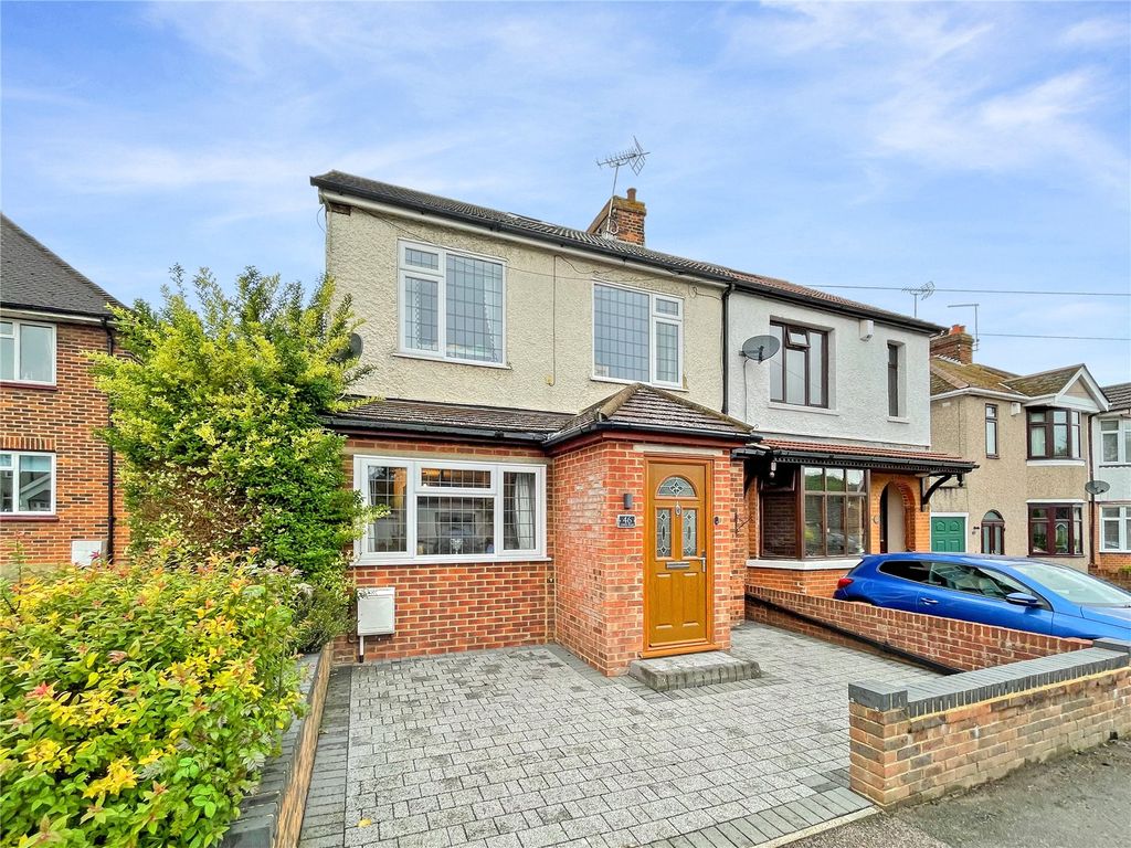 5 bed semidetached house for sale in Edwin Road, Gillingham, Kent ME8