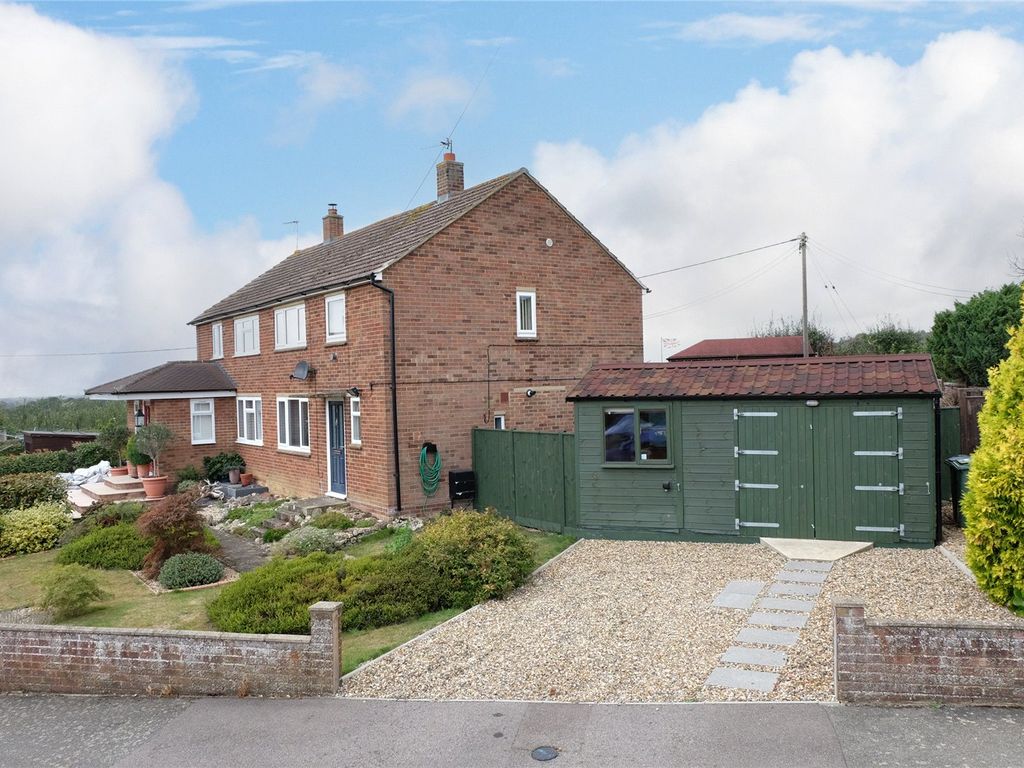 3 bed semidetached house for sale in Cornwallis Avenue, Linton