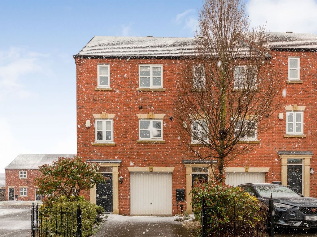 3 bed town house for sale in Rossiter Close, Melton Mowbray LE13 Zoopla