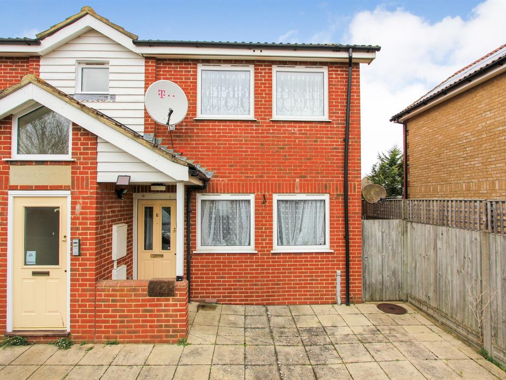 2 bed flat to rent in Foxdene Road, Seasalter, Whitstable CT5, £850 pcm