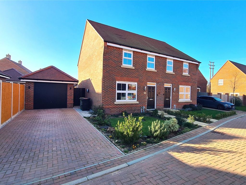 3 bed semidetached house for sale in Lennox Close, Tongham, Surrey