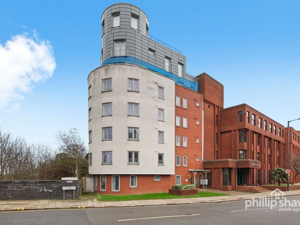 2 bed flat for sale in Peterborough Road, HarrowOnTheHill, Harrow