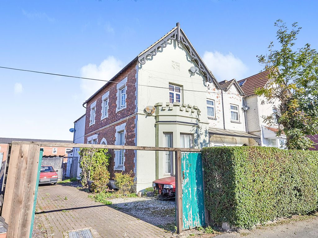 5 bed semidetached house for sale in Derby Road, BurtonOnTrent