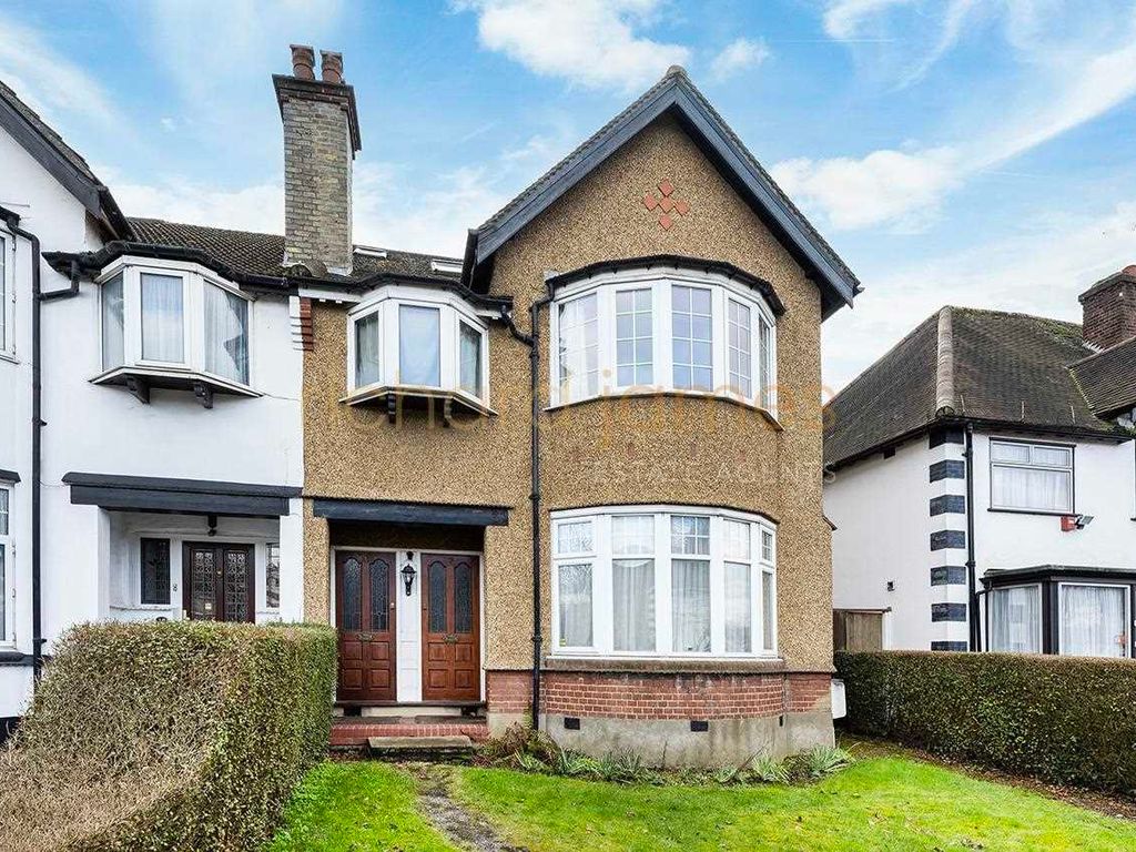 3 bed flat for sale in Sylvan Avenue, London NW7, £525,000 Zoopla